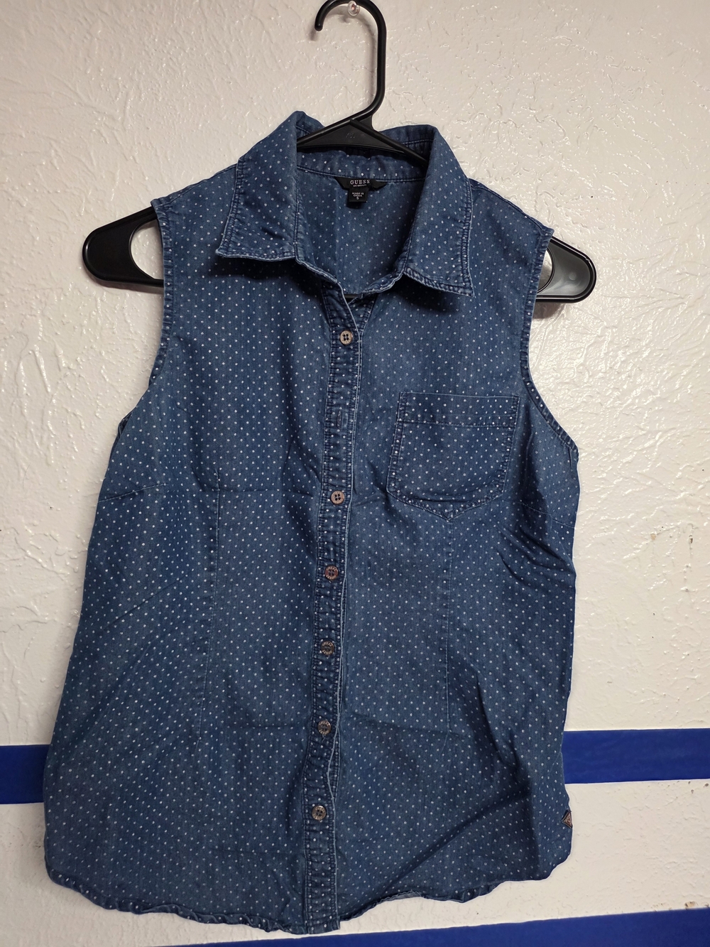 Guess Sleeveless Denim Button-Down Top - Blue with White Dots